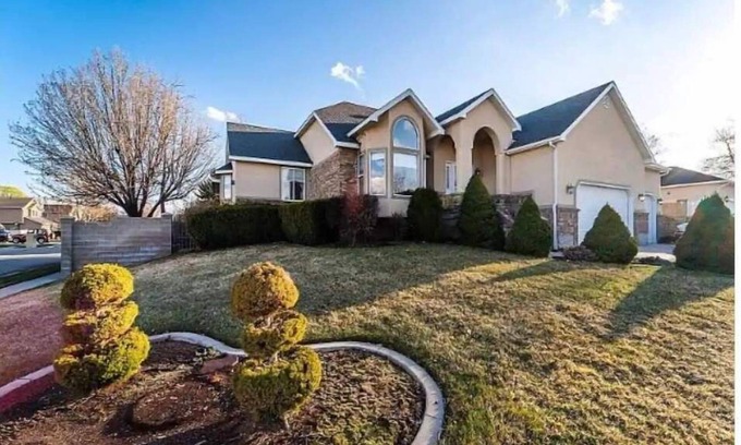 South Jordan House | So clean, so big and so much family fun!
