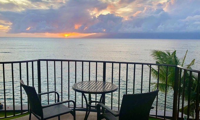 Kahana Condo | SO CLOSE YOU CAN HEAR THE OCEAN-Oceanfront-Unobstructed View-Quiet Top Floor