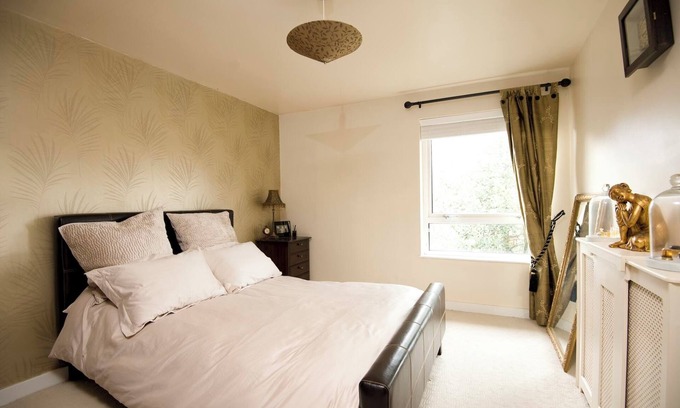 Belfast City Centre Apartment | So-Cute Cityside Apartment - 2 Bedroom Apartment. Sleeps 5