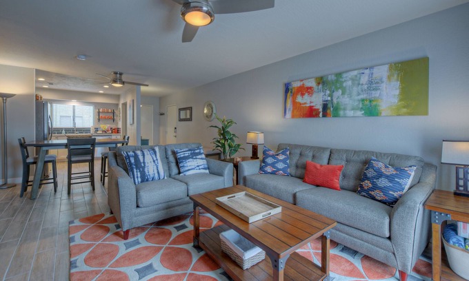 South Scottsdale Condo | So Fresh & So Clean! Old Town Scottsdale Condo near Camelback Mountain