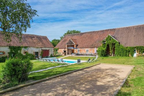 Viglain Villa | So Villa La Repreneliere 45 - Heated pool - Soccer - 2h from Paris - 30 beds