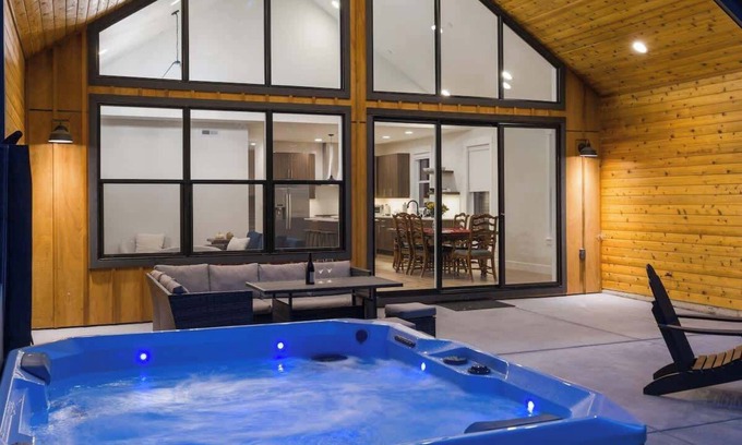 Ronald House | Soak, Sizzle, Unwind | Forest Hot Tub+Firepit+BBQ