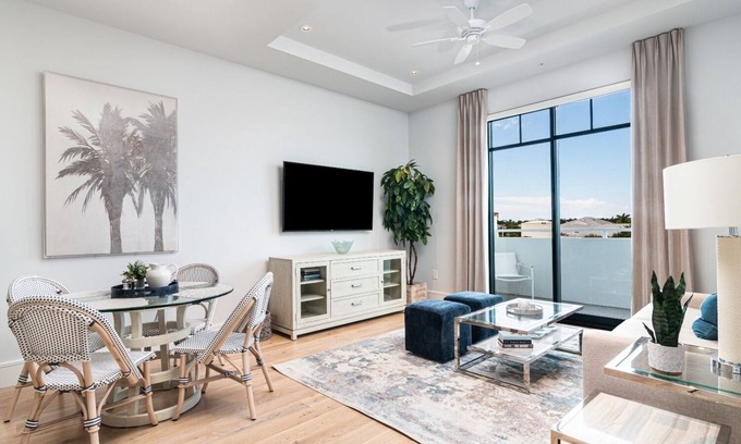 Old Naples Condo | SOCE FLATS 302 - Brand New Olde Naples Condo Steps to 5th Ave S!