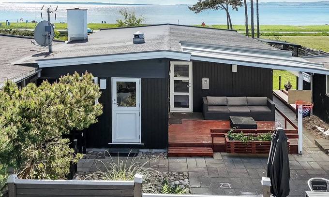 Vibæk Strand House | "Soini" - 50m from the sea by Interhome