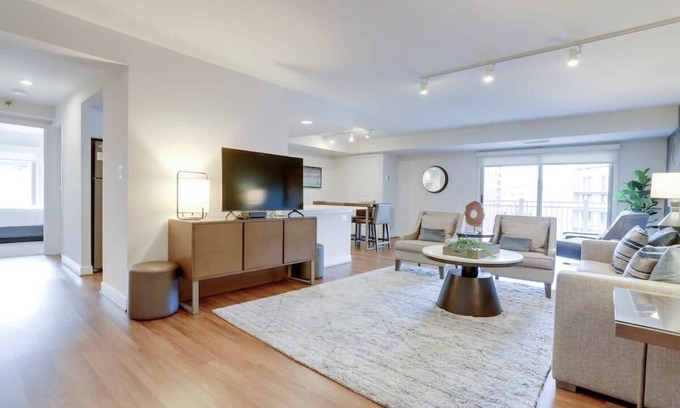 Ashton Heights Apartment | Sojourn | Randolph Towers
