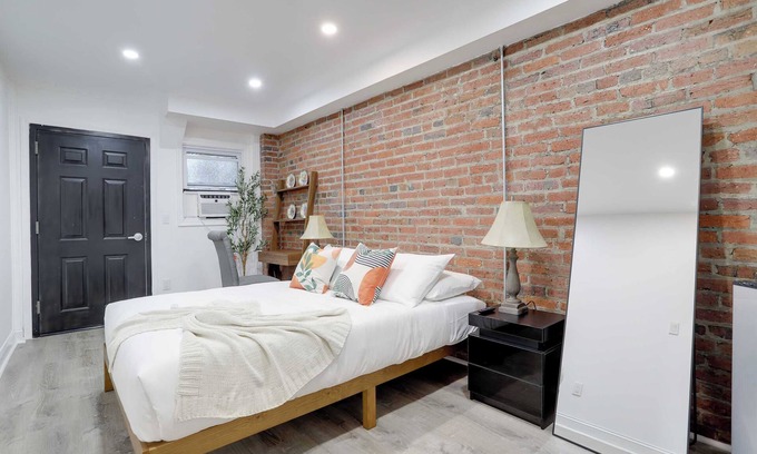 Dupont Circle Apartment | Sojourn Studio Cosmopolitan Pad 5 Min from Metro