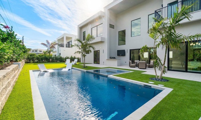 Juno Beach House | SOL HAUS! LUXE NEW 6 BDRM BEACH HOUSE W/STUNNING VIEWS/POOL/SPA/PUTTING GRN/GYM