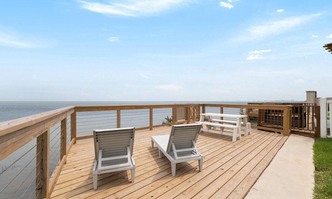 Port Isabel House | SOL-MATE | 3BR Kid & Pet-Friendly Waterfront Home