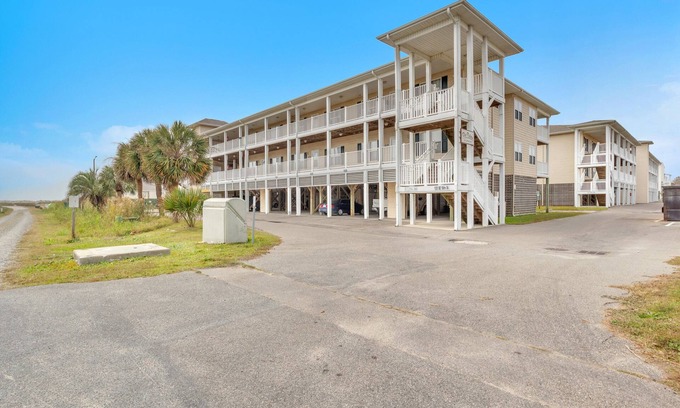 Long Beach Condo | Sol Retreat: Ocean View, Dog-friendly Condo with Seasonal Community Pool