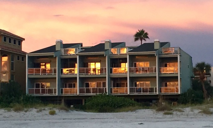 Indian Shores Condo | Sol-Sister - Private Beach Getaway Overlooking The Gulf