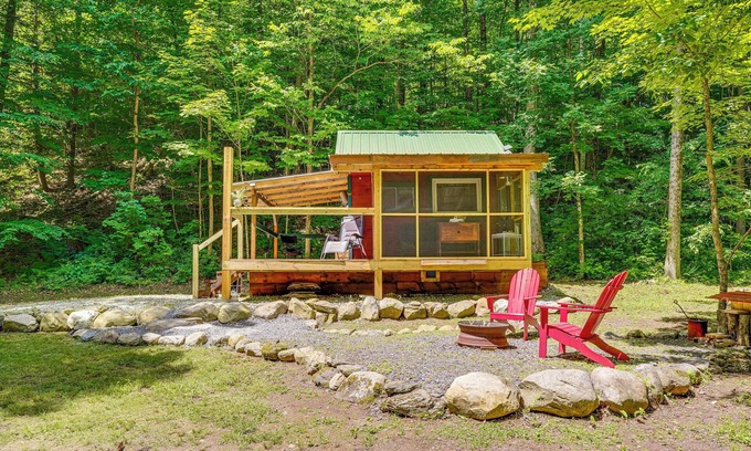 Florence Apartment | Solar-Powered Brandon Studio Cabin: Hiking Access