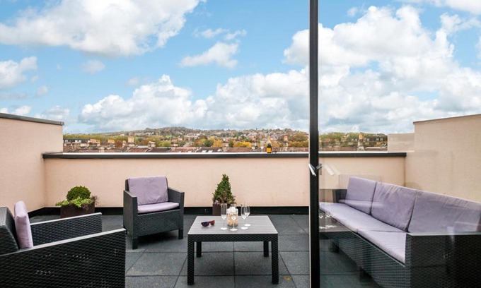 Bath House | Solar Sanctuary- Skyline Balcony, City Centre, Three Floors, King Beds, Netflix and more!