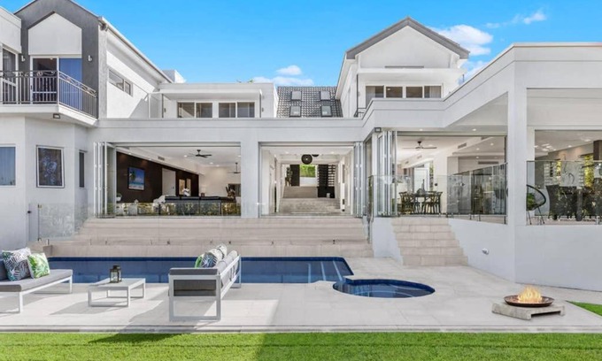 Sanctuary Cove House | SOLARIS - Villa Of The Sun