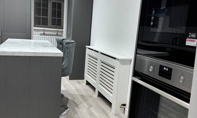 Burslem House | Sole Diamond Home. 3 bedroom, 5sleeps, 1 king, 1 double and 1 single size.