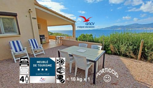 Porticcio Apartment | Soleil Topaze - 68 m2 - Terrasse - Jardinet - Transats - Vue mer panoramique sur toute la baie