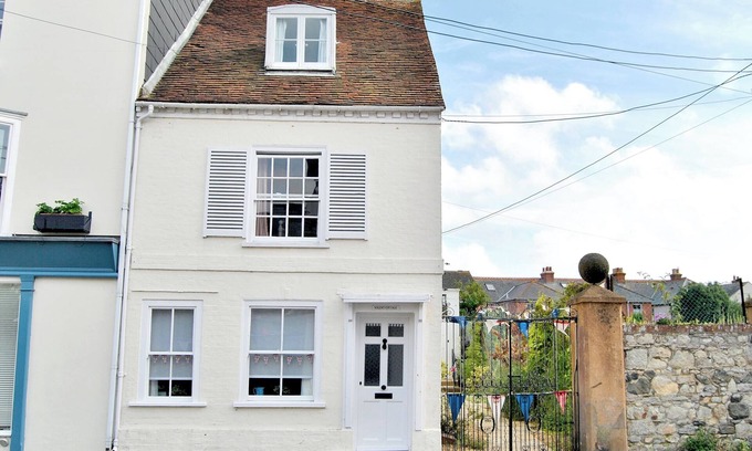 Yarmouth Cottage | Solent Cottage - PQQU