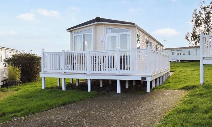 Cowes Cottage | Solent Village 13-UK44072