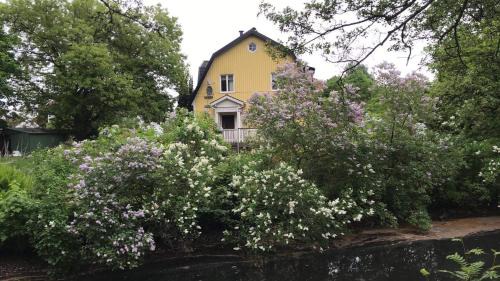 Alingsas Bed & Breakfast | Solhuset intill ån