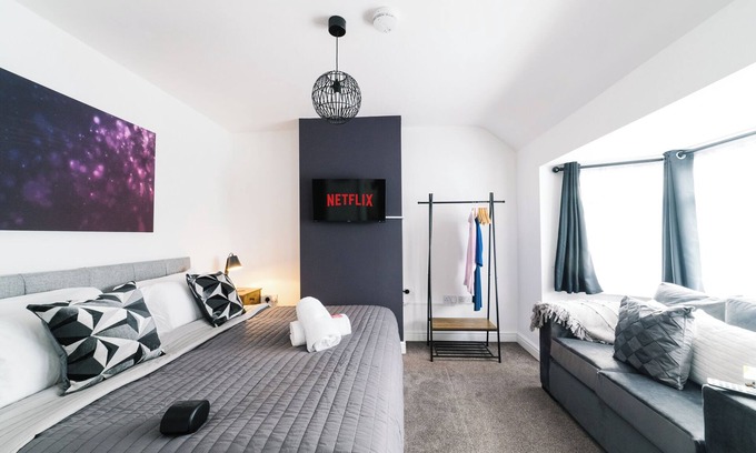 Solihull House | Solihull Luxury Home 5 Bed 5 Bathrooms