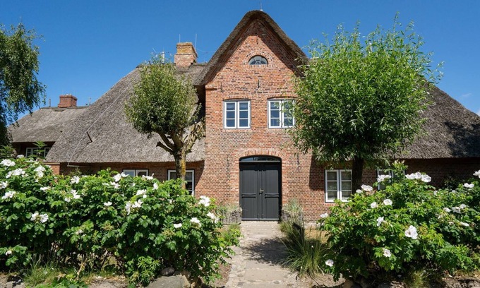 Tinnum House | Sölring Hus with sauna house in Alt-Westerland, Klenterhof, Sylt