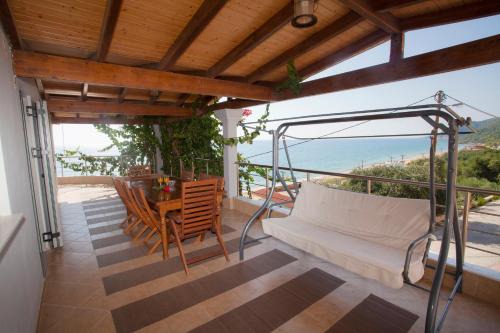 Loutsa House | Solymar