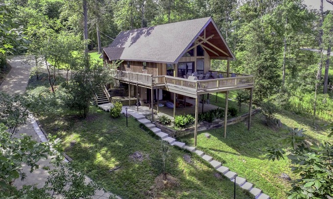 Negreet House | Some might ask why. we say Y Knott?! Lake Front home with boat launch.