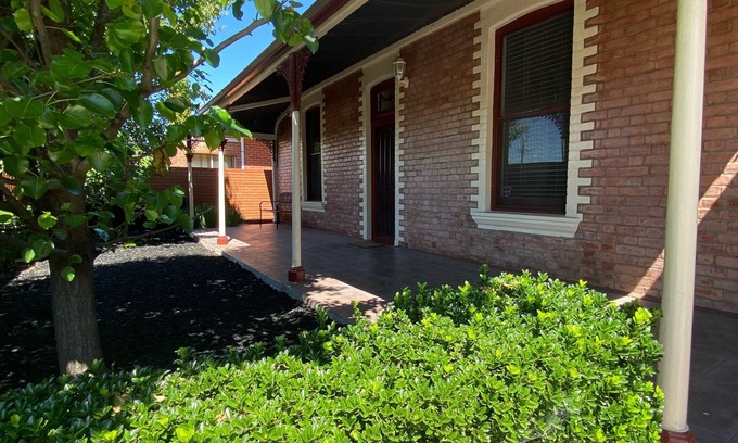 South Albury House | Somerby Stays – Heritage Charm & Modern Comfort.