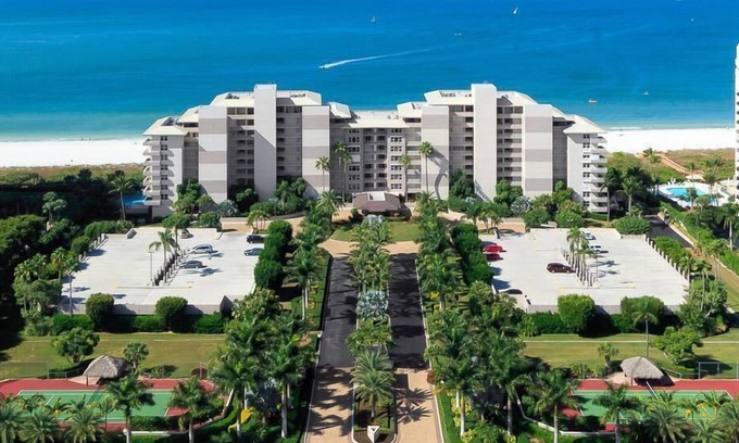 Marco Island Condo | SOMERSET 208 - A Coastal 3 Bedroom on the Beach! Weekly Vacations Permitted!