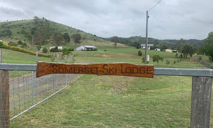 Somerset Dam House | Somerset Dam Ski Lodge