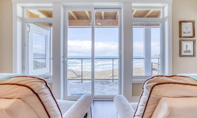 Newport House | Somewhere at the Beach