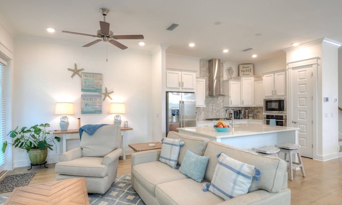 Thomas Drive House | Somewhere on a Beach 🏖 Prominence 30A 🏖 Pool & Fitness 🏖Bikes 🏖Beach Bonfires 9/16-10/14