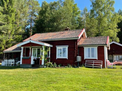 Herrang House | Sommarparadis 10 m från sjön