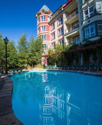 Mont-Tremblant Pedestrian Village Hotel | Sommet Des Neiges