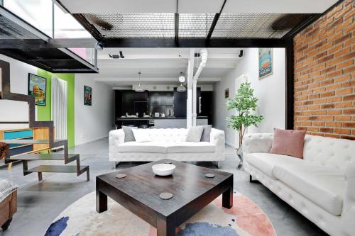 Quartier de la Folie-Mericourt Apartment | Somptuous Apartement Terrace-2BR-6PCenter of Paris
