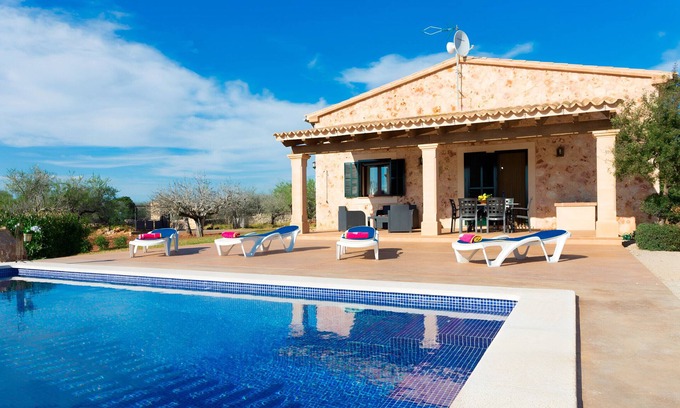 Majorca Villa | Son Rossignol 155 cosy rustic finca with private pool, terrace, barbecue and WiFi