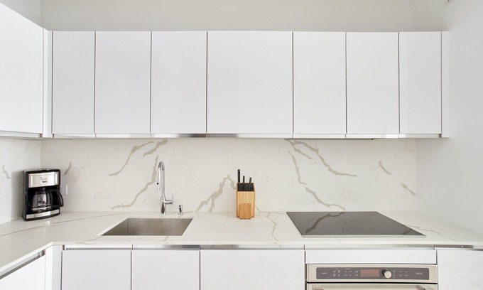 Financial District Apartment | Sonder at Battery Park | Irresistible King Studio