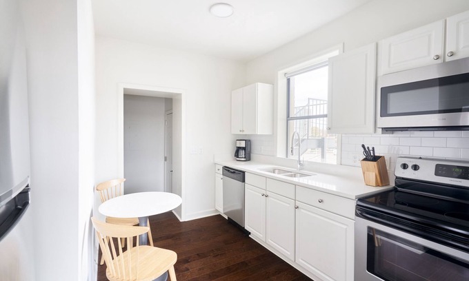 West End Apartment | Sonder at Euclid Court | Three-Bedroom Apartment