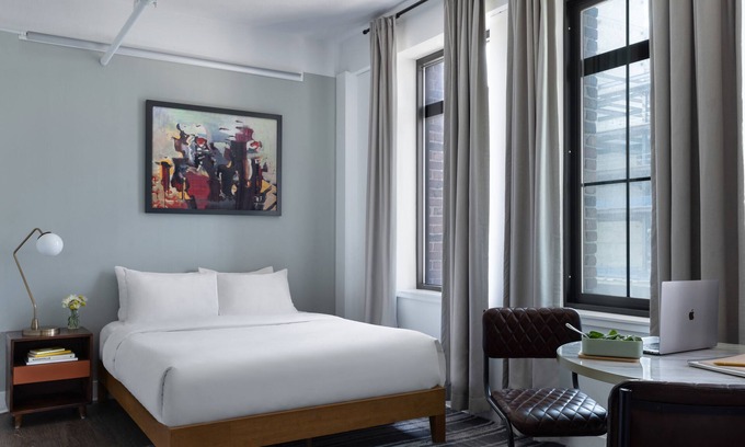 Downtown Nashville Apartment | Sonder Dovetail | Studio Apartment
