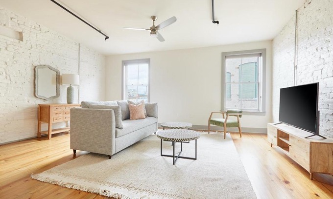 Historic District - North Apartment | Sonder Ellis Square