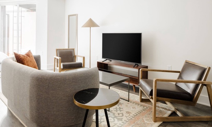 Navy Yard Apartment | Sonder Europa | Lower-Level Studio Apartment