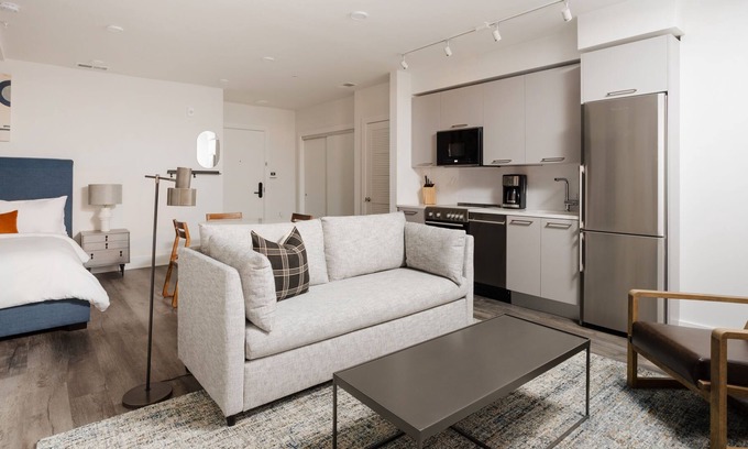 Navy Yard Apartment | Sonder Europa | Superior Studio Apartment