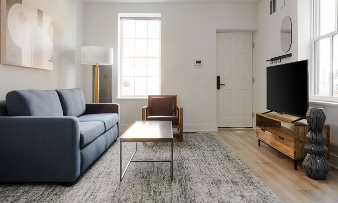 Navy Yard Apartment | Sonder Europa | Two-Bedroom Townhouse