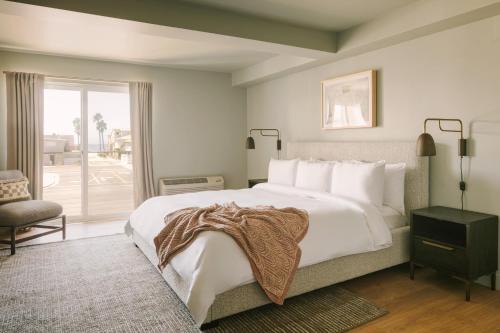 Newport Shores Hotel | Sonder Solarena