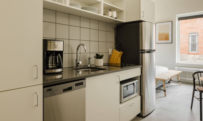 Highland Apartment | Sonder The Artesian | Studio Apartment