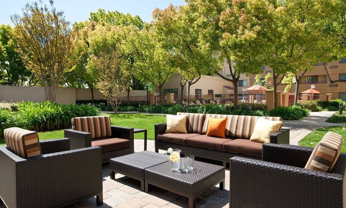San Jose Hotel | Sonesta Select San Jose Airport