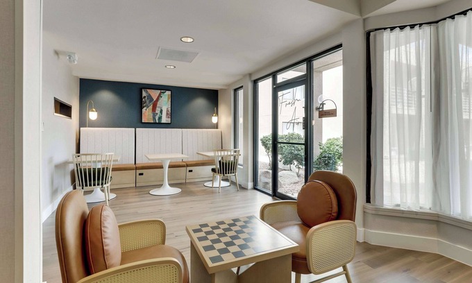 Mayo Clinic Hotel | Sonesta Select Scottsdale at Mayo Clinic Campus