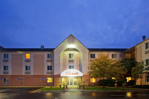 Warren Hotel | Sonesta Simply Suites Detroit Warren