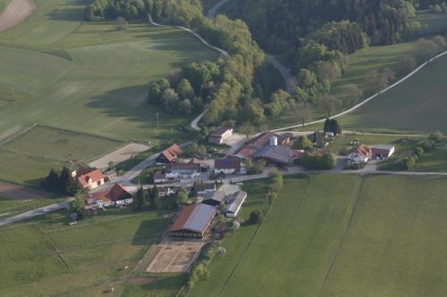 Gemarkung Tailfingen Apartment | Sonnenhof, Ferienwohnung auf Reitanlage