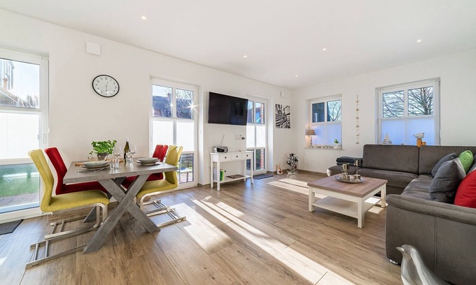 Greetsiel Apartment | Sonnenseite: Moderne Ferienwohnung für Ihren Perfekten Urlaub