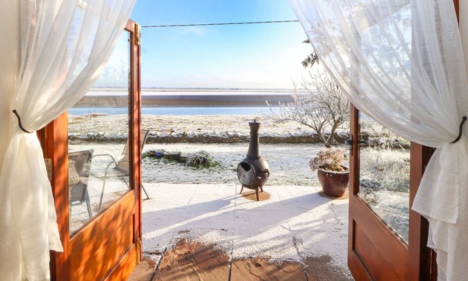 Wigton Cottage | SONYA'S COTTAGE, family friendly, with hot tub in Anthorn